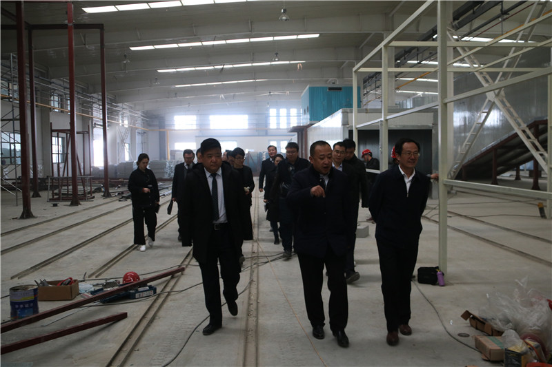 蘭州市委常委、新區(qū)黨工委書(shū)記楊建忠參觀考察工貿(mào)集團(tuán)三廠建設(shè)情況
