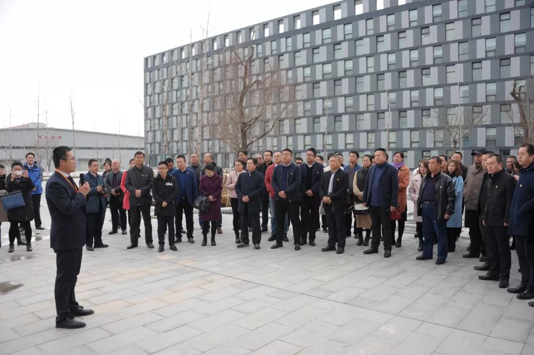 甘肅省第三期黨建強、發(fā)展強非公經(jīng)濟(jì)工作能力提升培訓(xùn)班參觀蘭州新區(qū)“亞太三廠” 項目